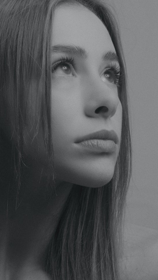 realiza-nuestro-test-capilar-para-recomendarte-los-mejores-productos-para-evitar-el-frizz